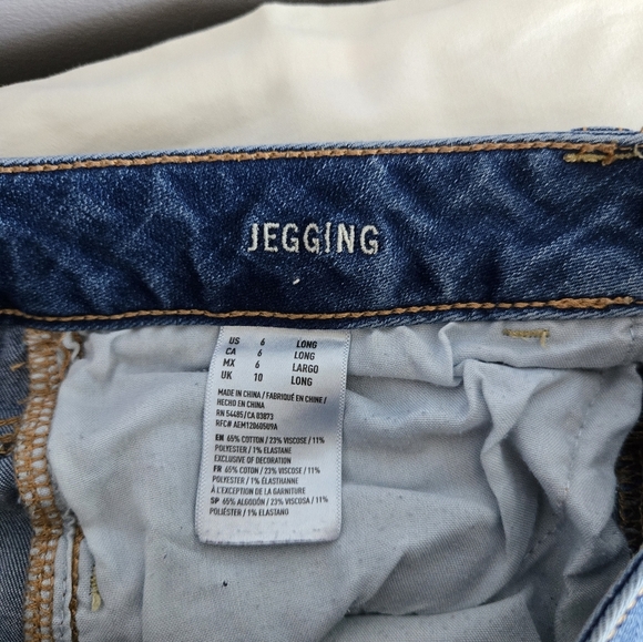 American Eagle Distressed Jegging Blue Jeans - Picture 4 of 6
